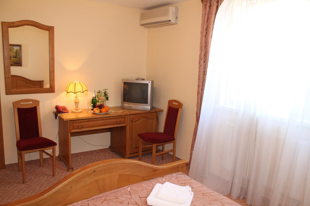 Ligena Econom Hotel Boryspilʼ Dış mekan fotoğraf